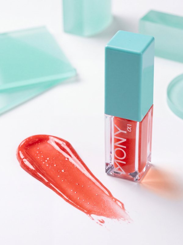 Beauty category: lip gloss with a gloss swatch